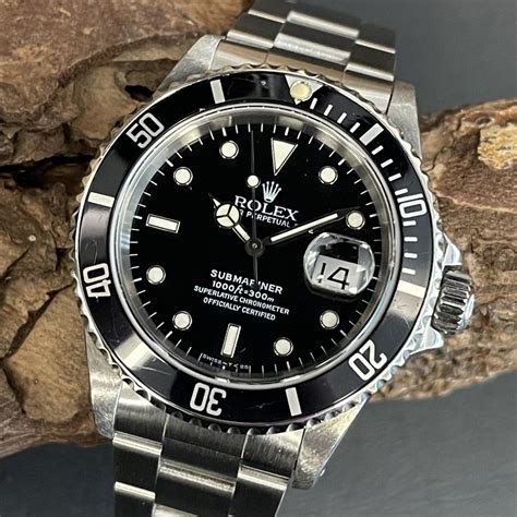 Rolex Submariner Date 16610 .